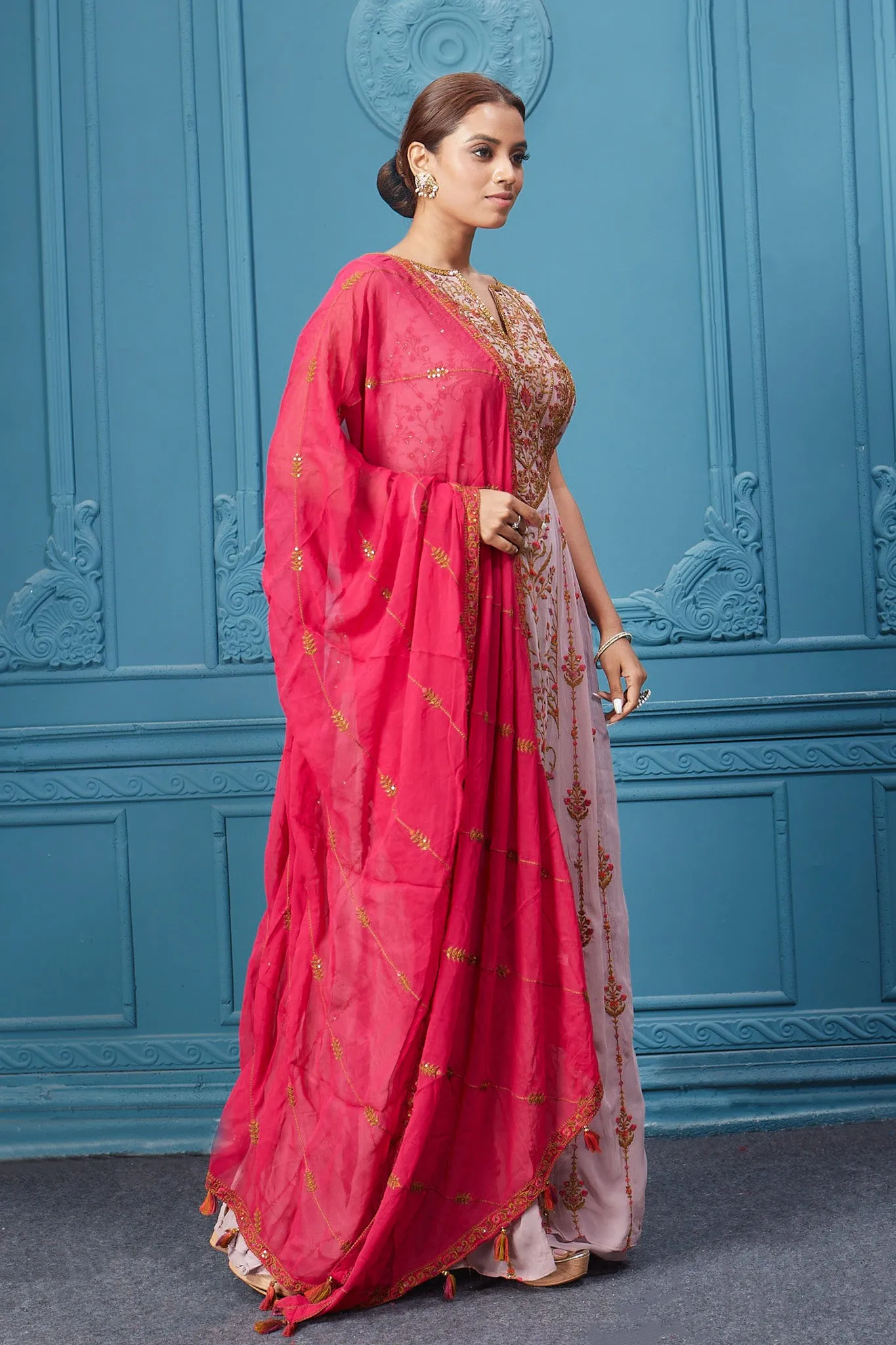 510038 Light Pink Embroidered Anarakali suit