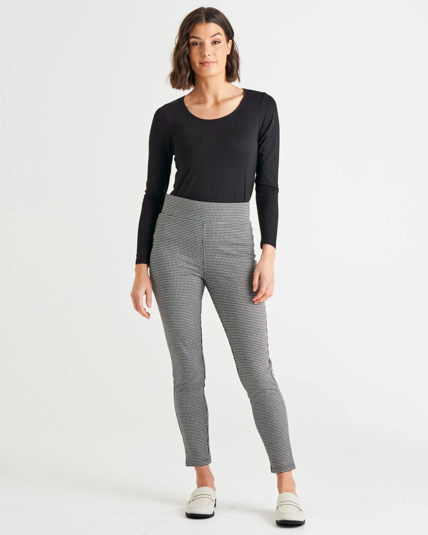 Betty Basics Houndstooth Ponte Legging - Black Houndstooth