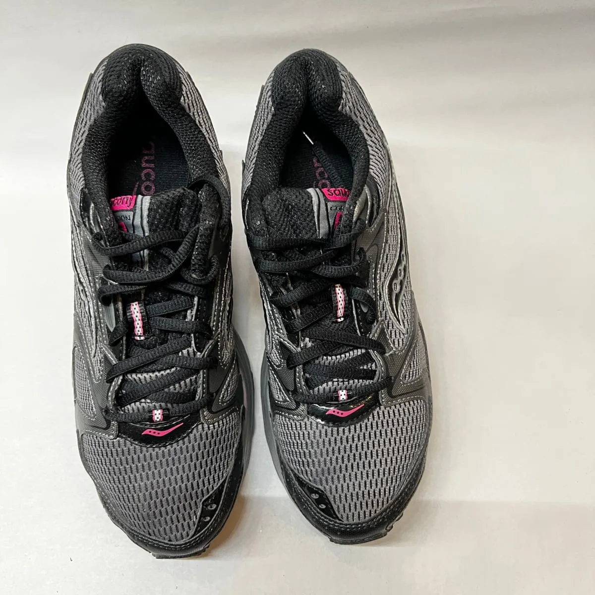 Women's Saucony Cohesion 5 Running Shoe  Black/Pink/Silver  Size 8.5M - Preowned